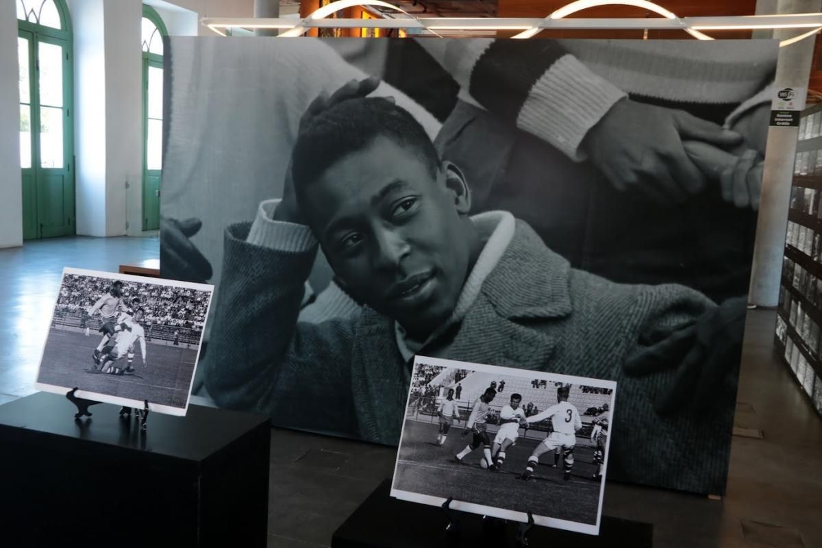 Fotos inéditas de Pelé na Copa de 62 são entregues a museu em Santos: 'uma joia rara', diz filho do Rei