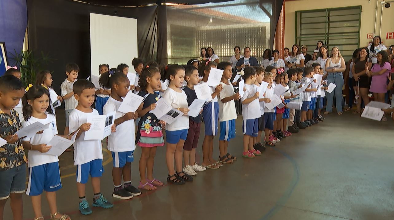 Alunos de escola infantil homenageiam centenário do patrono José Bonifácio Coutinho Nogueira em Ribeirão Preto