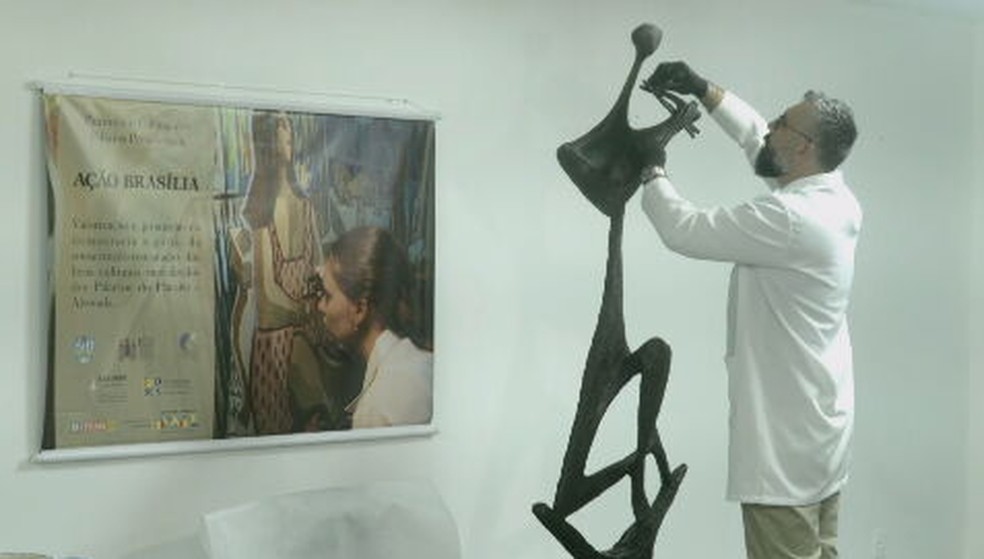 Percia em obra de arte danificada pelos ataques golpistas de 8 de janeiro.  Foto: TV Globo
