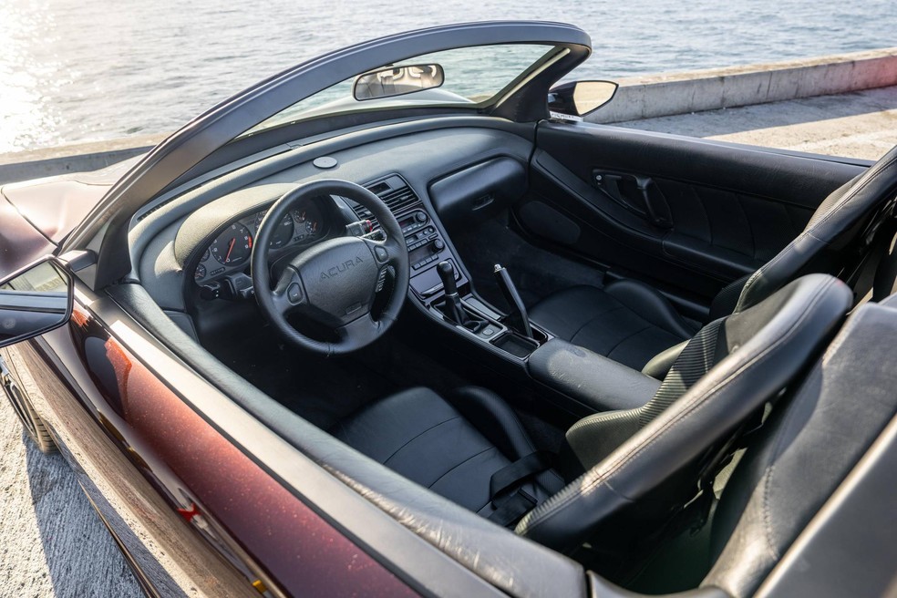 Interior do Acura NSX usado no filme Vingadores em 2012 é antigo, pois o carro é feiot na base de um Acura NSX de 1991. — Foto: Divulgação