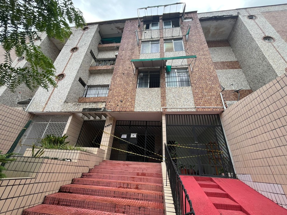 Edifício foi interditado em Fortaleza após apresentar problemas no solo. — Foto: Brenda Albuquerque/ Sistema Verdes Mares (SVM)