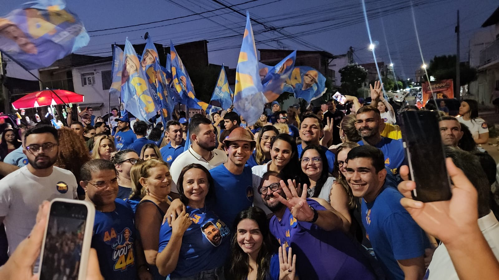 Allyson faz caminhada em Mossoró e promete contratação emergencial para zerar fila de cirurgias no RN