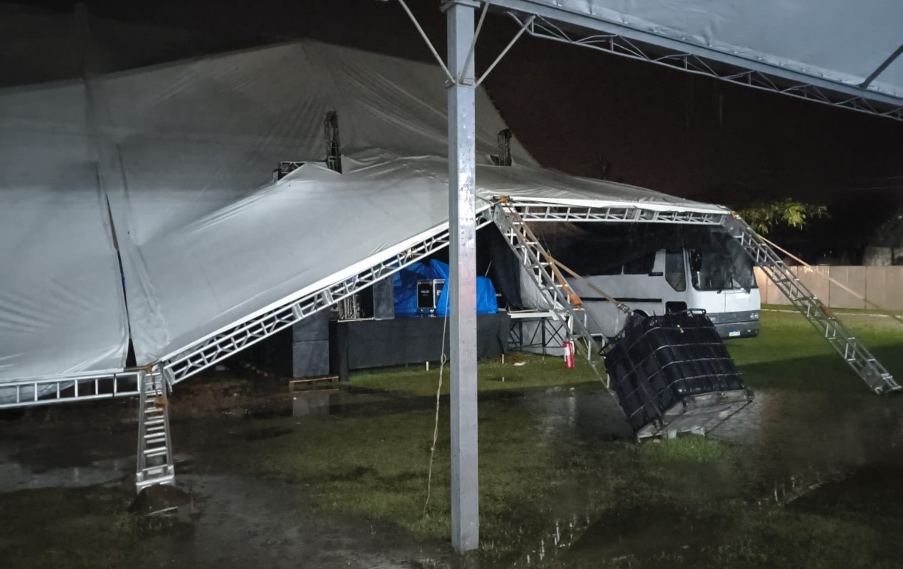 Chuva com rajadas de vento de até 60 km/h afeta estrutura da Emapa e causa queda de árvores em Avaré