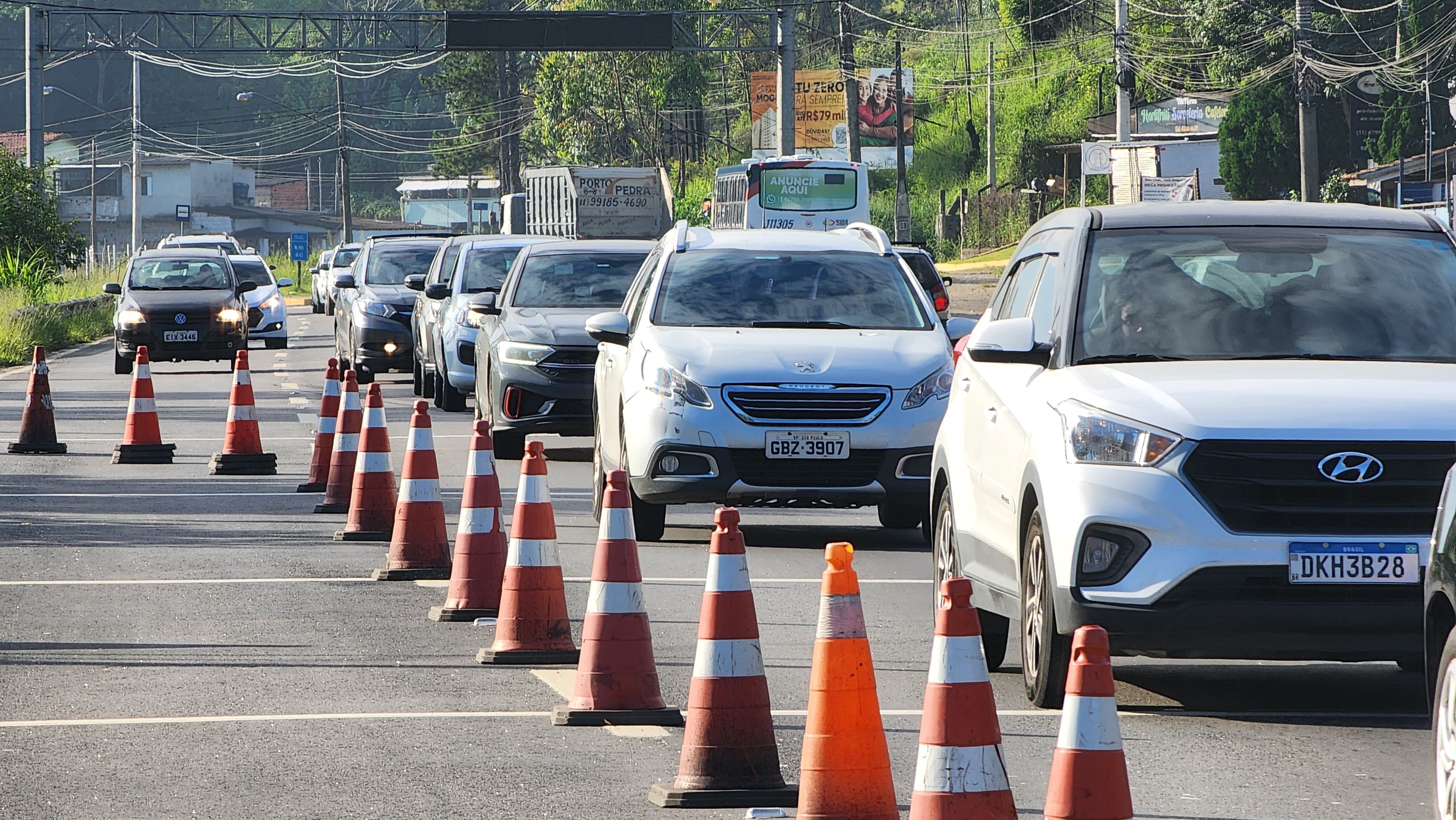 Mogi-Bertioga tem trânsito intenso na volta do feriado de Ano Novo