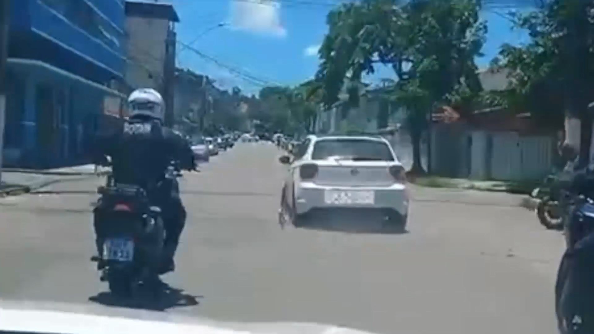 Perseguição em Vila Velha termina com tiros e apreensão de adolescentes em carro furtado em Guarapari