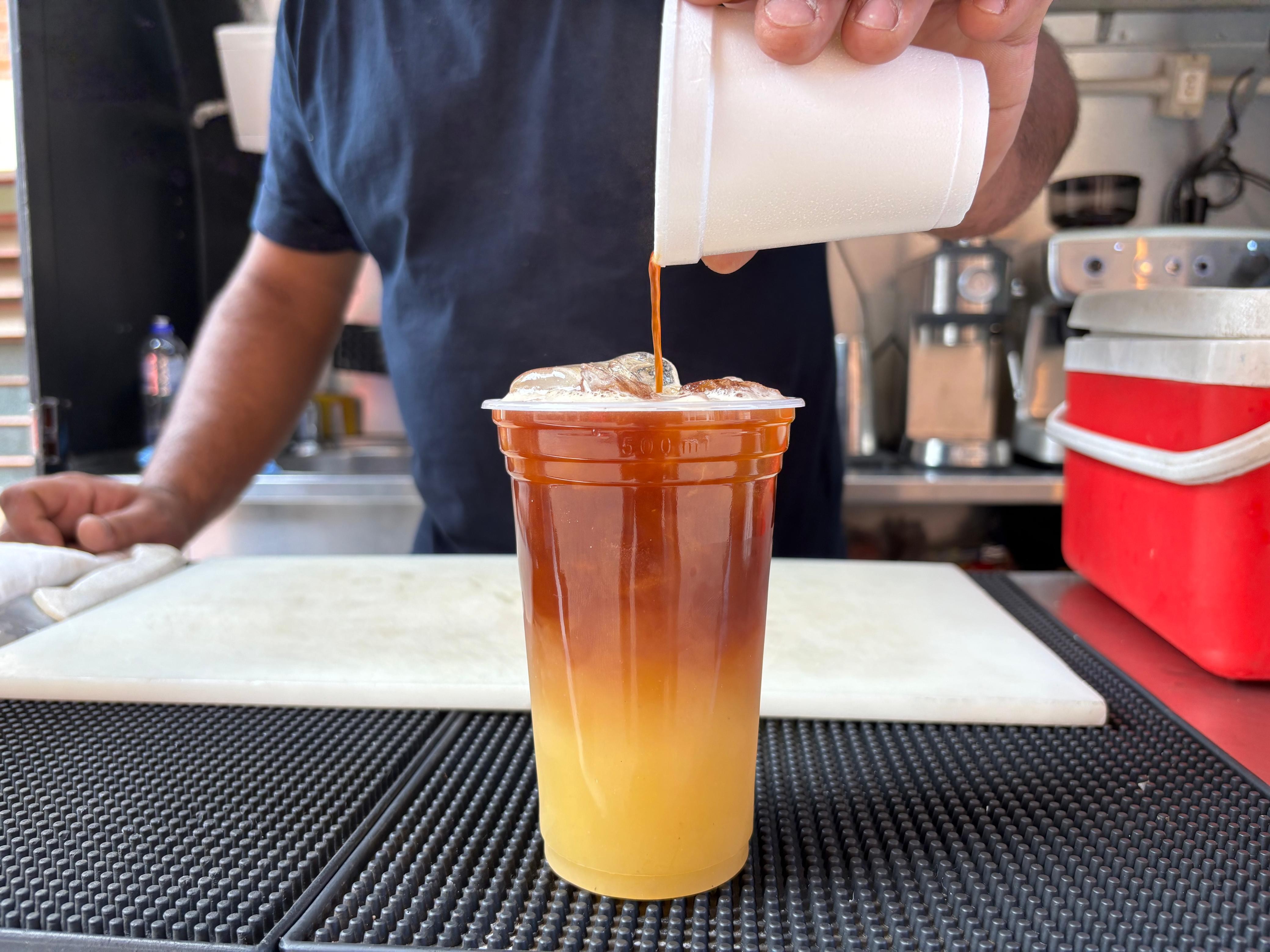 Café com caldo de cana viraliza e faz vendedor de trailer quintuplicar vendas no interior de SP; veja receita