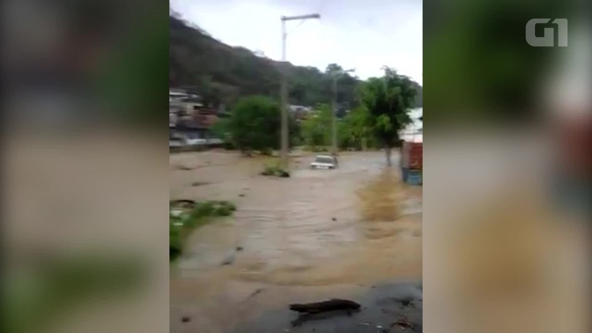 Chuva Forte Eleva Rios E Alaga Ruas Da Baixada Fluminense No Rj Vídeo Rio De Janeiro G1 