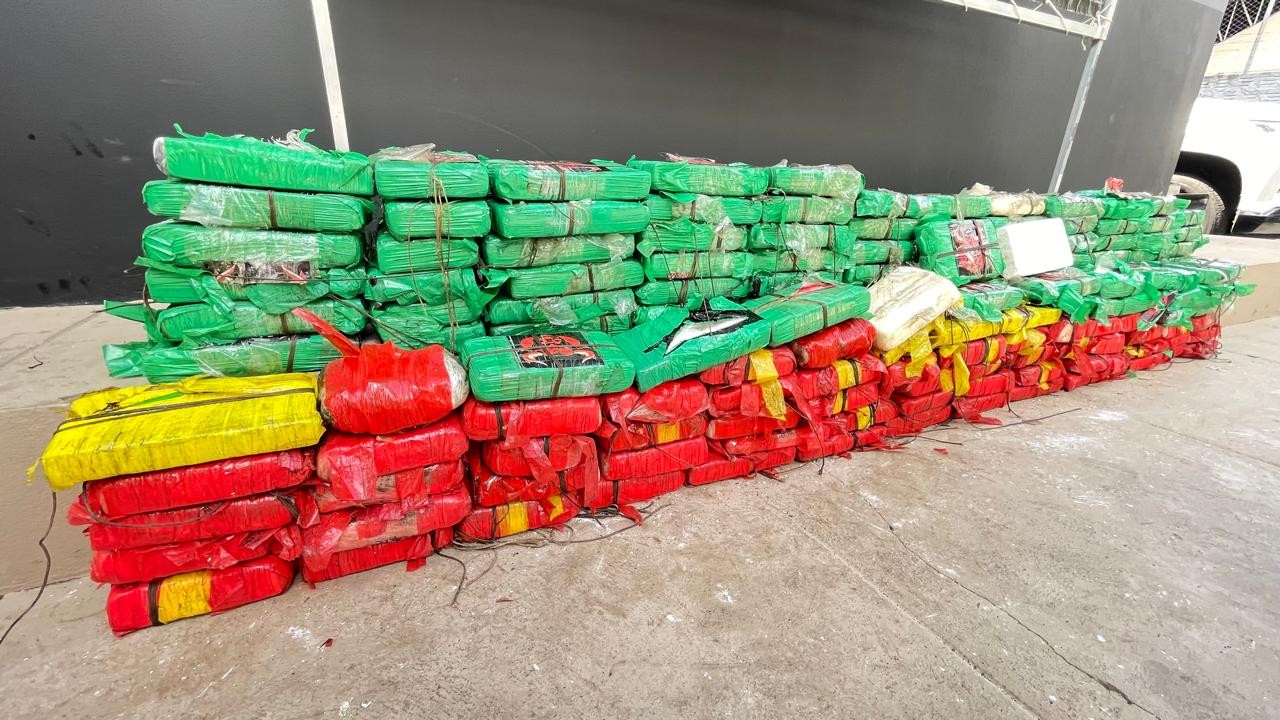 Mais de 150 kg de drogas são apreendidos em câmara frigorífica de embarcação no AM