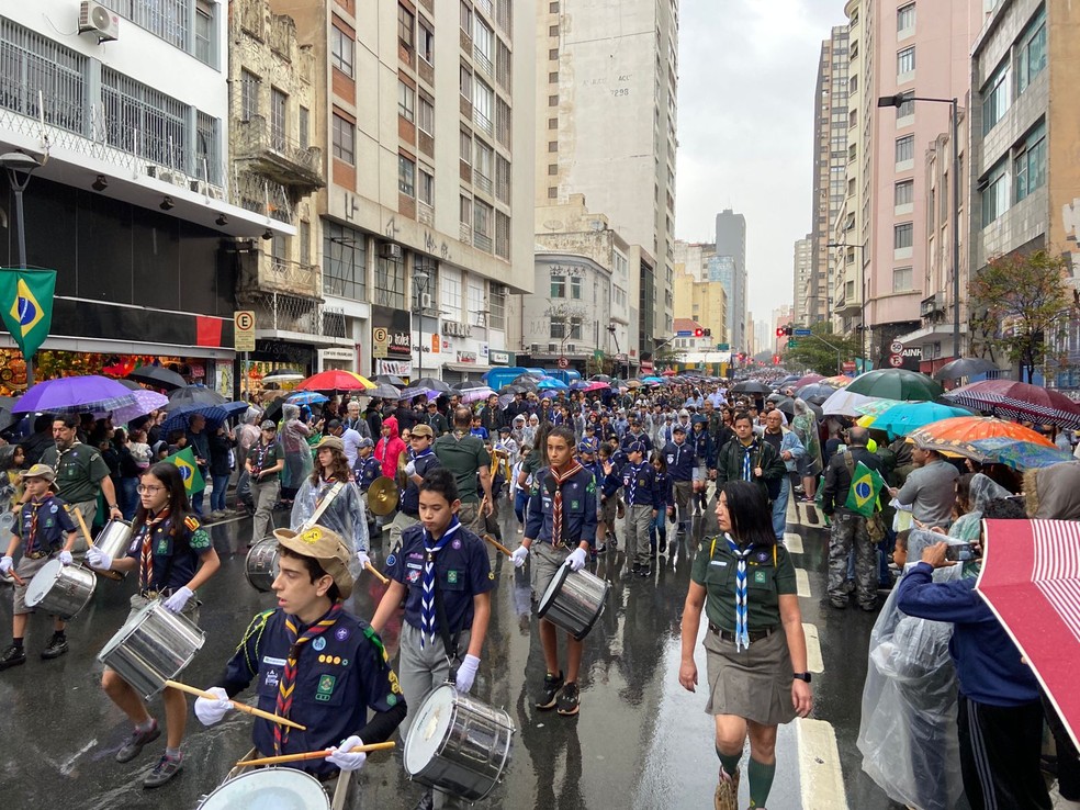 G1 - Presença de crianças marca desfile do 7 de setembro em