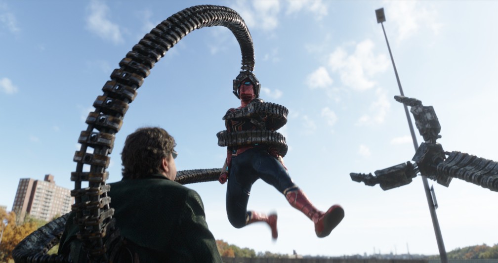 Novo filme “Homem-Aranha” chega a mil milhões de dólares de receita -  Contacto-USA