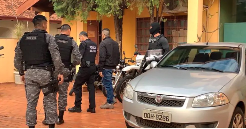 G1 - Rapaz é preso em rodovia de MS com arsenal que seria entregue na  capital - notícias em Mato Grosso do Sul