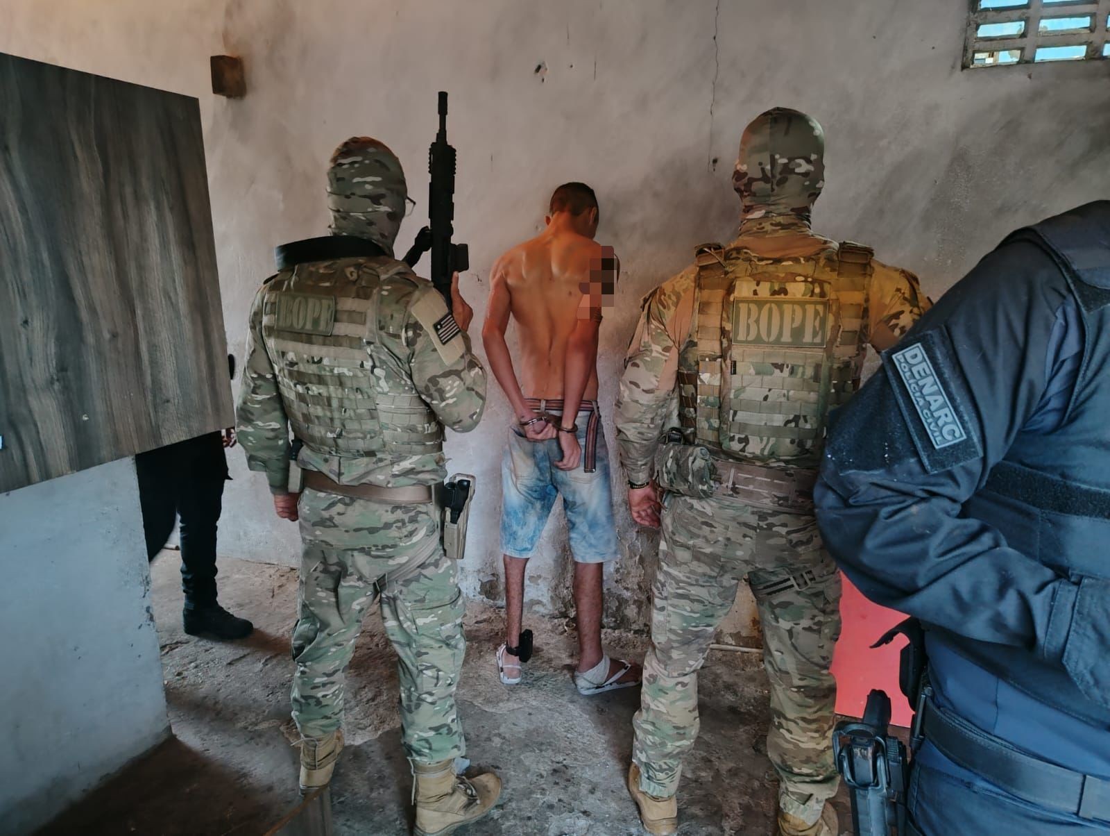 Suspeitos de vender drogas e integrar facção são presos durante operação em Teresina