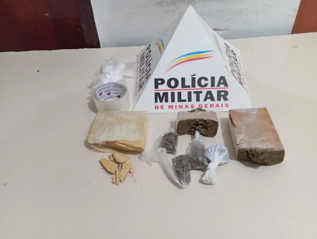 Mãe é presa depois da polícia encontrar drogas dentro da mochila do filho em Verdelândia