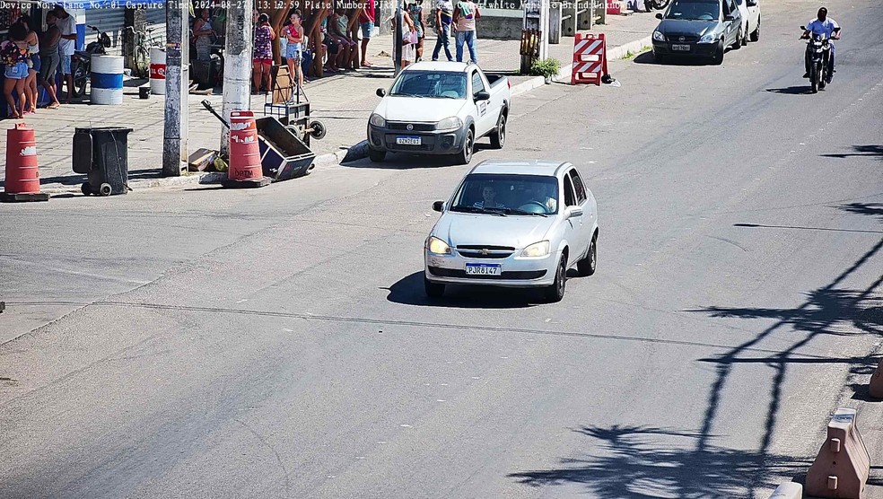 Grupo foi identificado ao passar de carro por Madre de Deus — Foto: Redes sociais