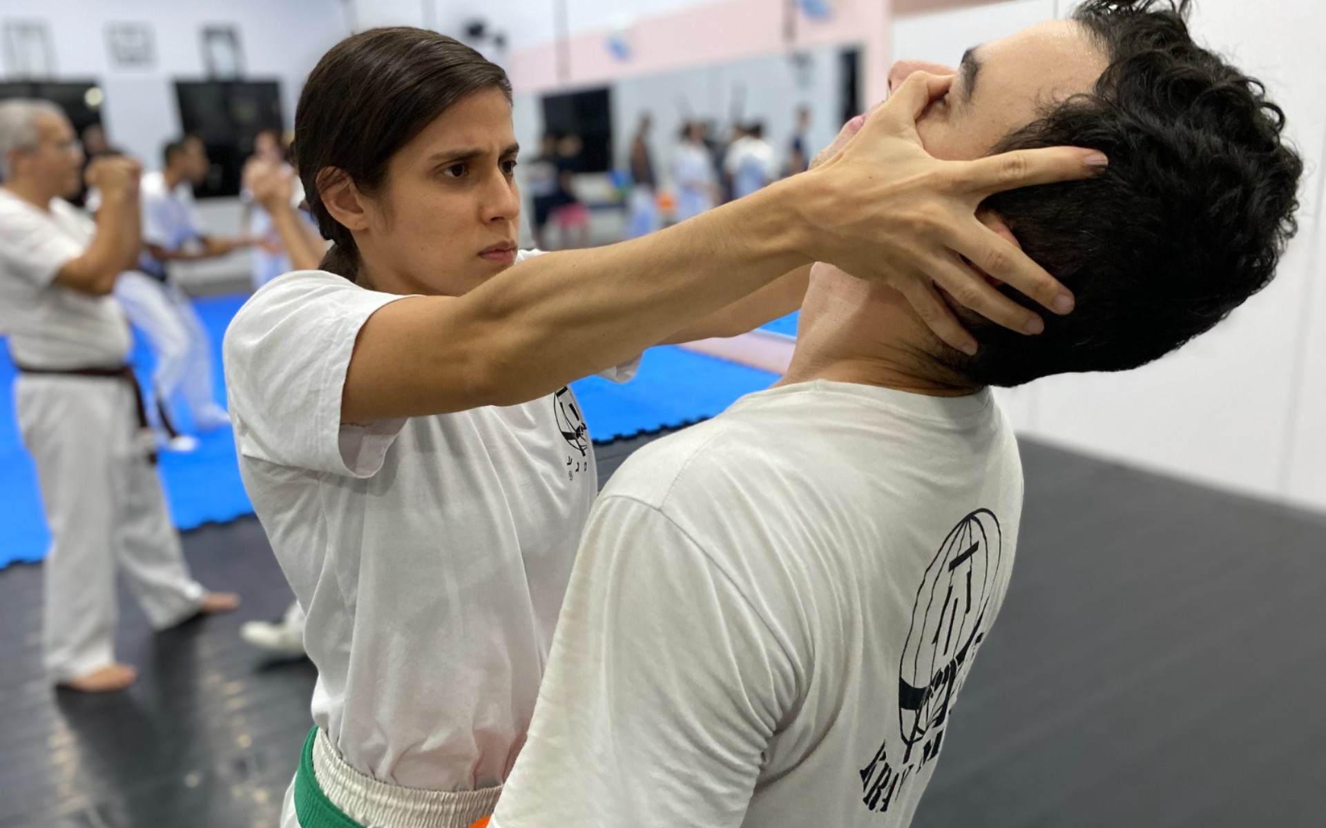 Academia de Rio Preto oferece treinamento gratuito com técnicas de defesa pessoal para mulheres