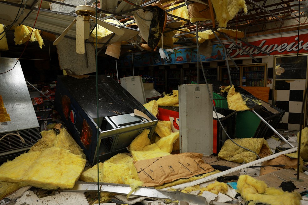 Mercearia ficou destruída durante a passagem do furacão Milton na Flórida, em 10 de outubro de 2024 — Foto: REUTERS/Jose Luis Gonzalez