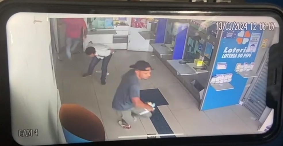 Empresário é baleado em tentativa de assalto a casa lotérica no Centro de Teresina — Foto: Reprodução