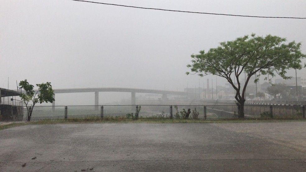 Chuva em Manaus — Foto: Hariel Fontenelle/g1