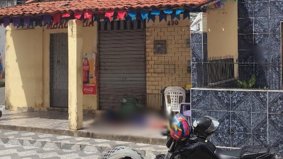 Mulher, de 33 anos, é presa e adolescente, de 16 anos, apreendido por triplo homicídio em bar na cidade de Maranguape. — Foto: Reprodução