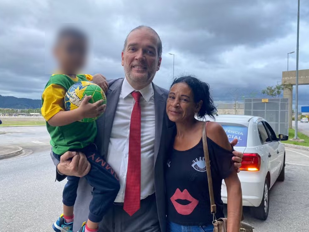 Avó de menino que nasceu em presídio na Índia lamenta situação, mas comemora retorno — Foto: Arquivo pessoal