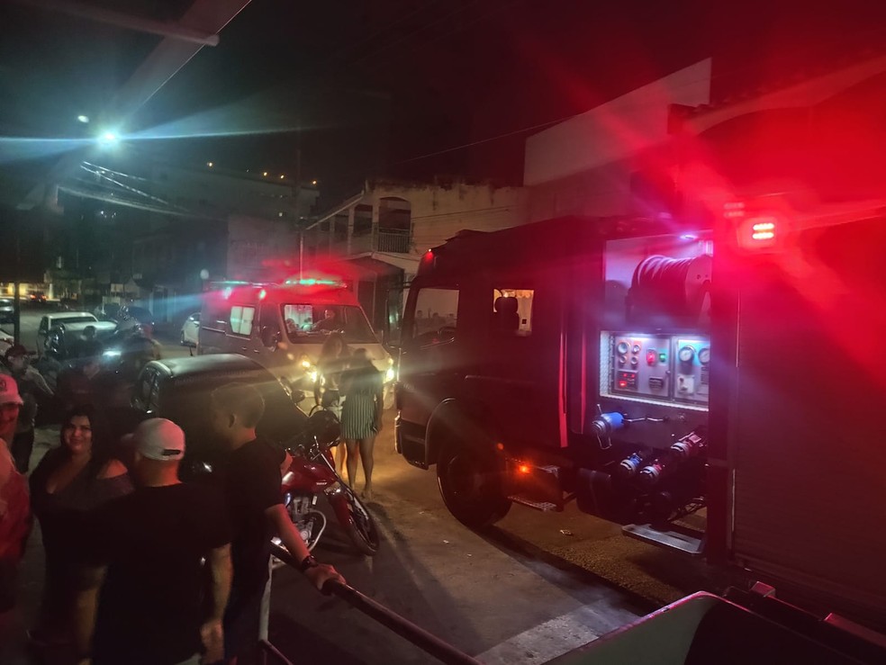 Corpo de Bombeiros precisou desligar a energia do local para garantir a segurança — Foto: Arquivo/Corpo de Bombeiros