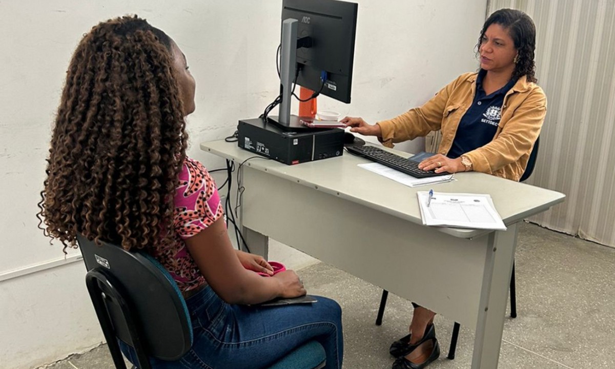 Projeto divulga oportunidades de emprego e orientações profissionais em Feira de Santana