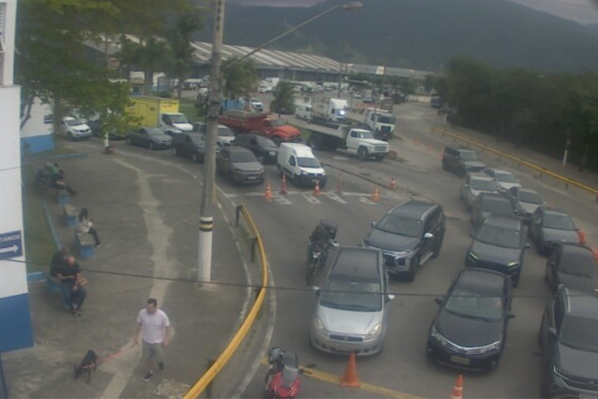 Ventos fortes paralisam travessia de balsa entre São Sebastião e Ilhabela