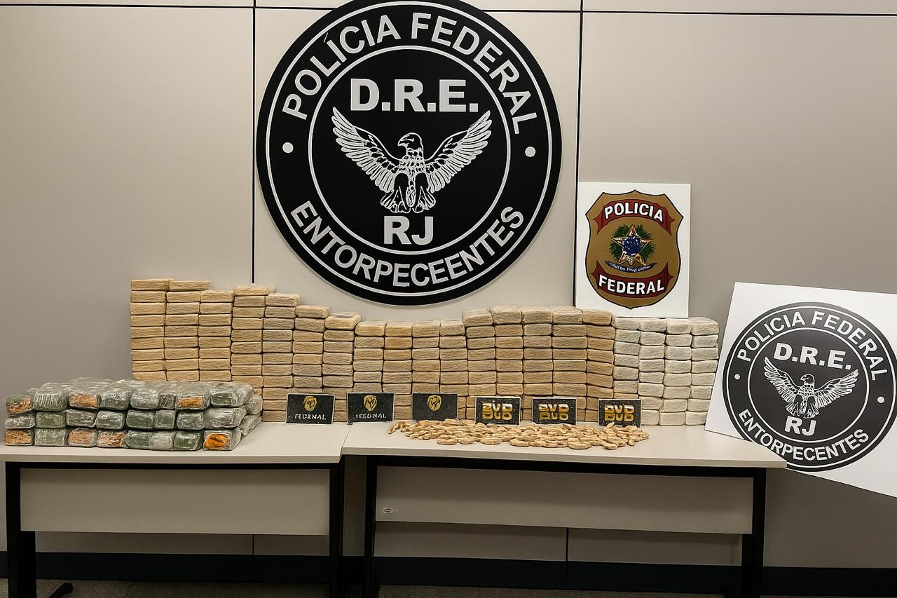 Motorista é preso por transportar 235 kg de cocaína e haxixe na Via Dutra, em Piraí
