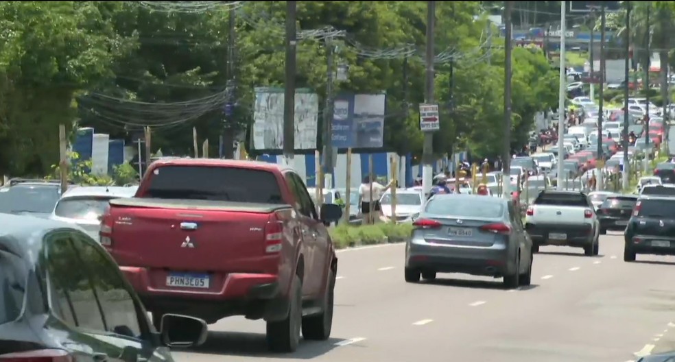 Trânsito lento após protesto de motoristas de aplicativo de Manaus — Foto: Reprodução