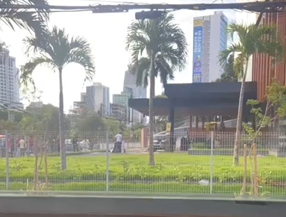 Vigilante foi morto a tiros no restaurante Coco Bambu, no Recife — Foto: Reprodução/WhatsApp