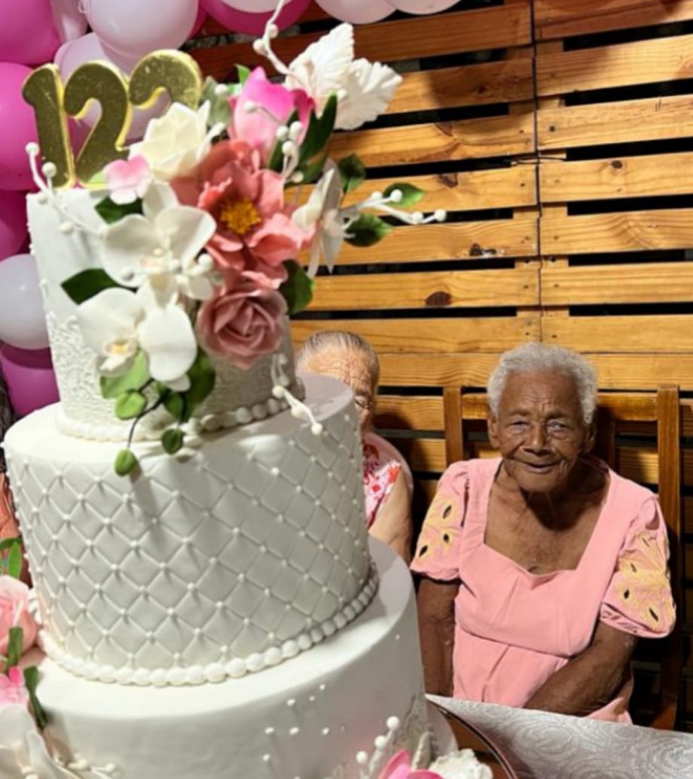 Idosa de 122 anos ganha festa de aniversário na Bahia — Foto: Divulgação/PM-BA