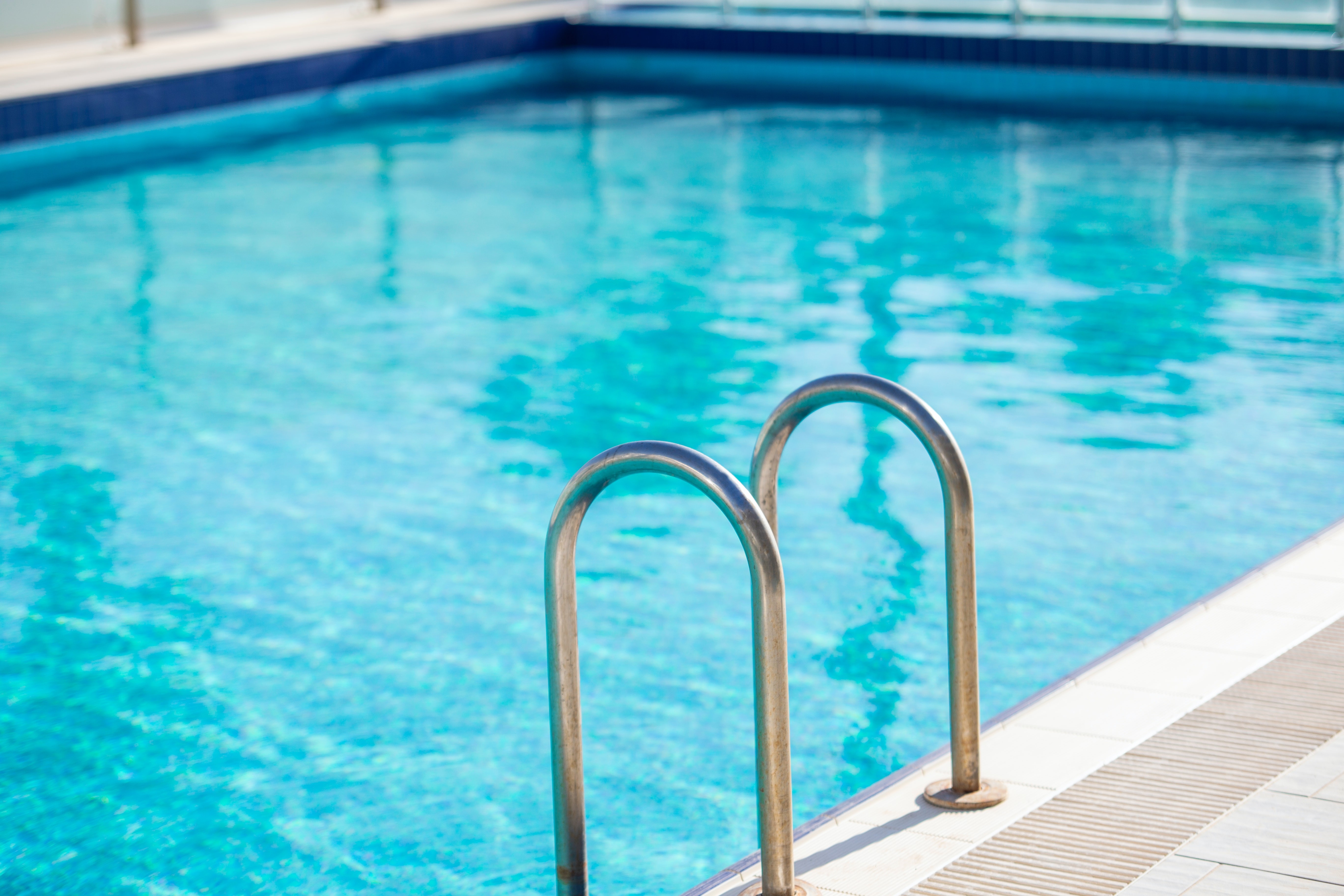 Criança de 1 ano morre afogada em piscina no Park Way, no DF