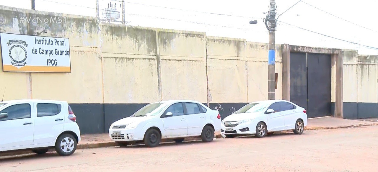 Preso sai pelo portão do Instituto Penal e foge em garupa de moto em Campo Grande 