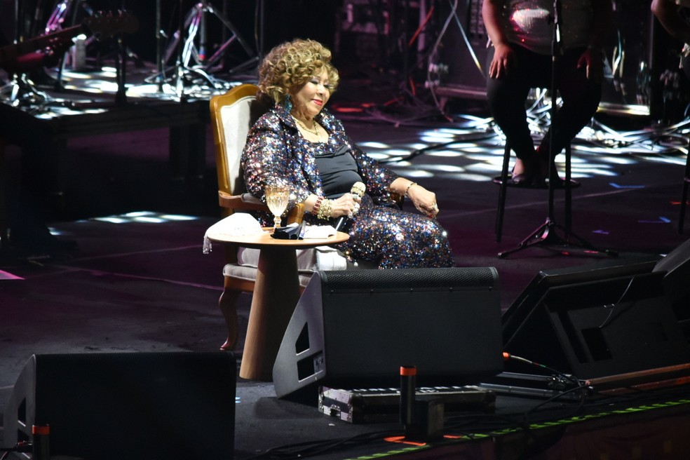 Alcione passa mal em show em PE e deixa palco — Foto: Felipe Souto Maior /Agnews
