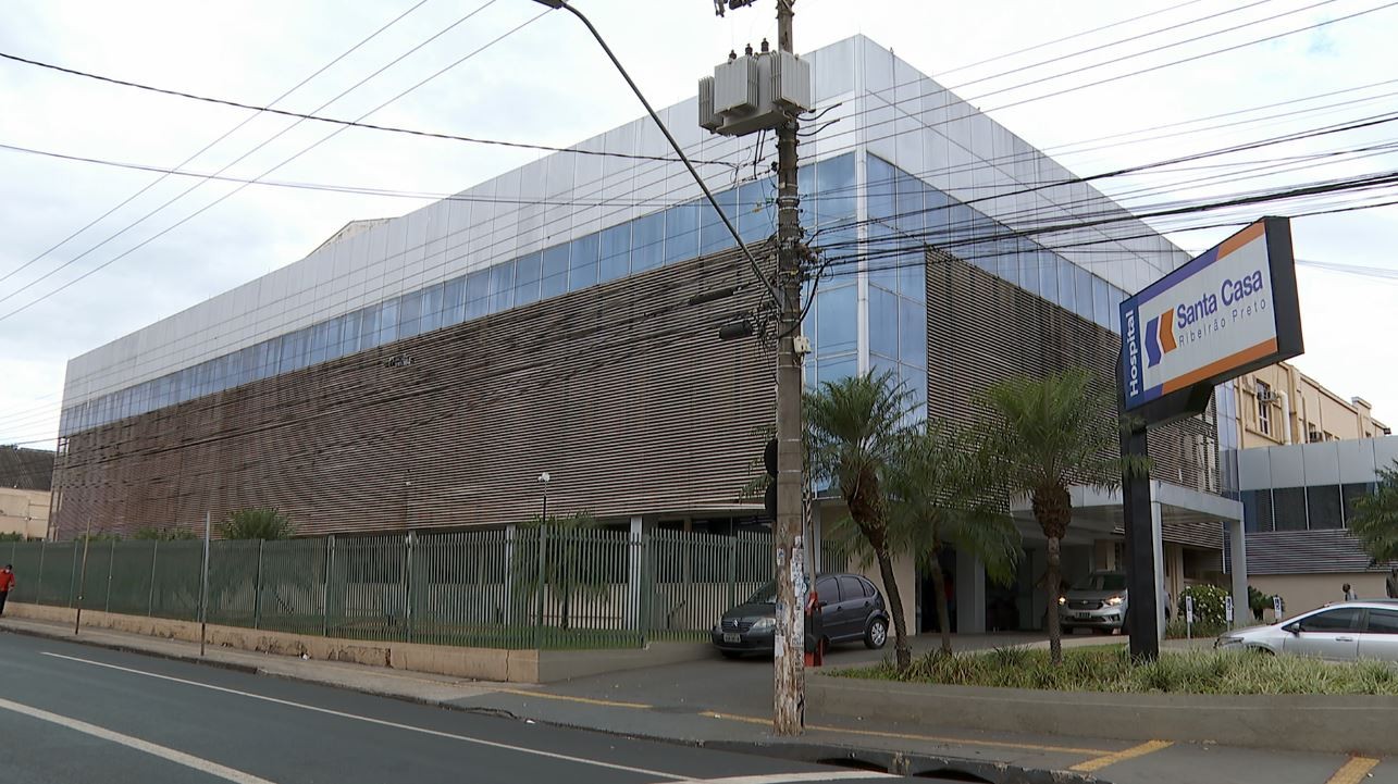 Santa Casa de Ribeirão Preto tem vagas de emprego com salários de até R$ 4,3 mil; veja como se candidatar