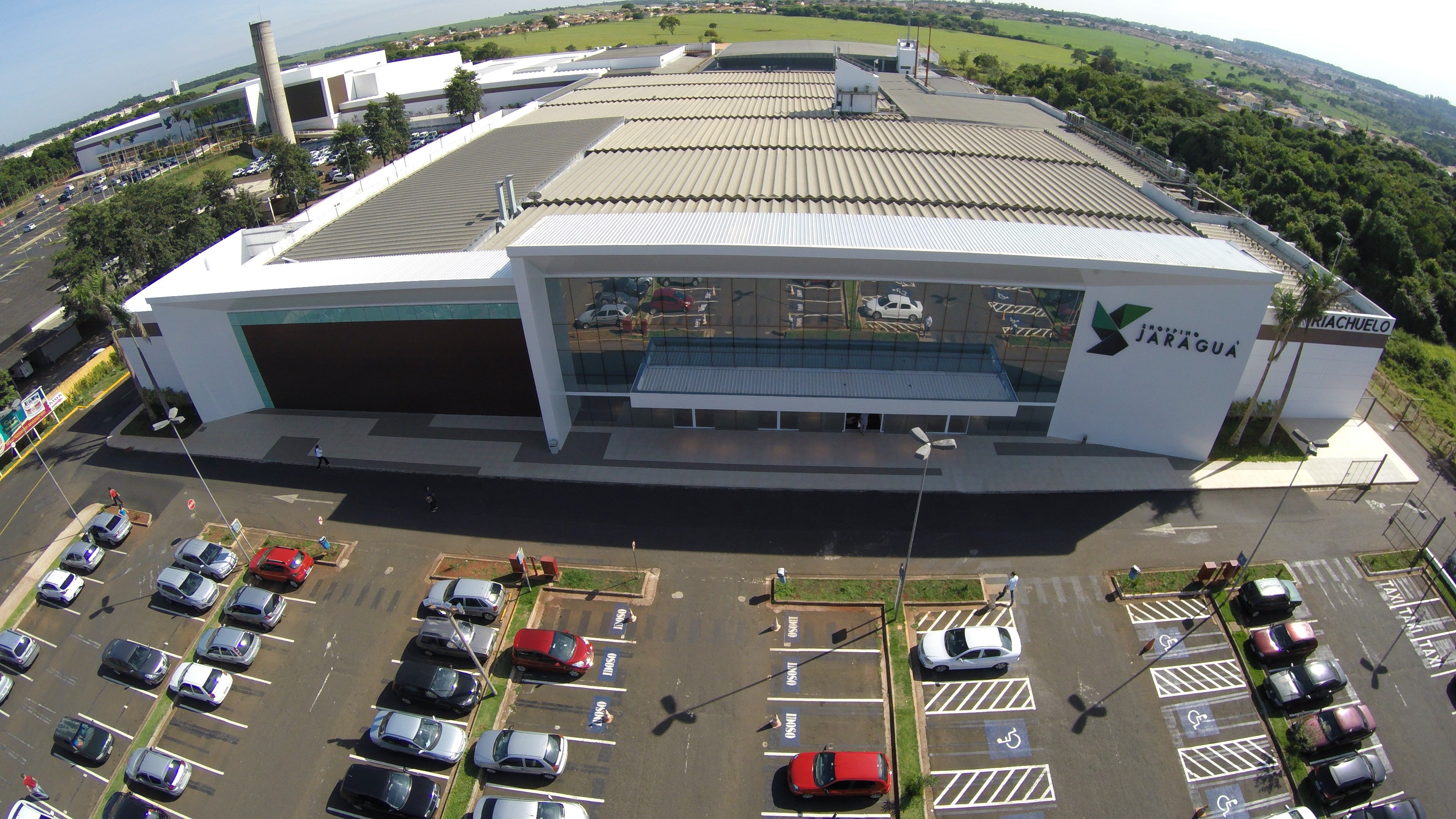 Jovem tem parada cardíaca após reação alérgica ao comer doce em shopping no interior de SP