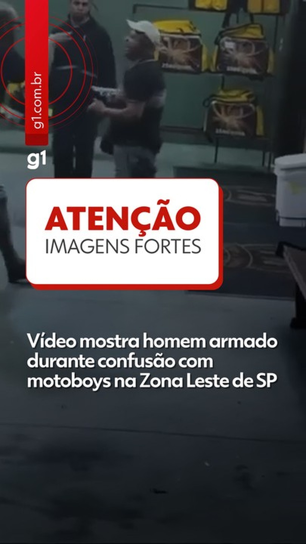 VÍDEO: homem atira contra entregadores em pizzaria de SP e é agredido com capacete