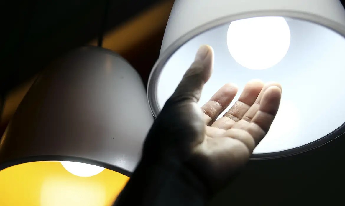 TCU libera R$ 5 bilhões para reduzir tarifas de energia; Amazonas está entre as áreas beneficiadas