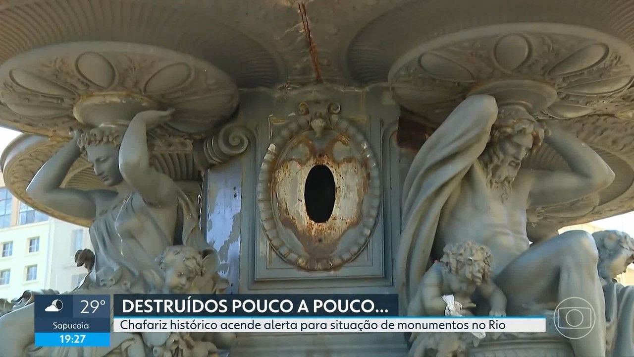 Chafariz austríaco do SÉCULO XIX SOFRE COM