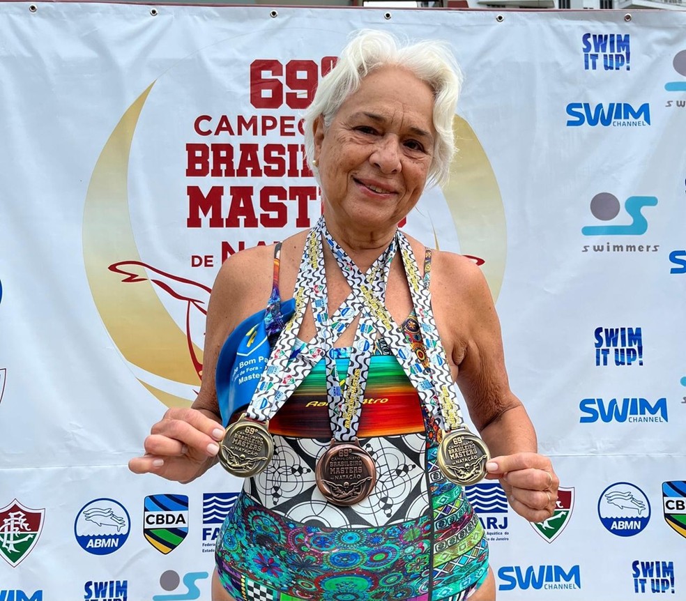 Dalila Cruz, de Juiz de Fora, já conquistou várias medalhas em competições de natação — Foto: Arquivo Pessoal
