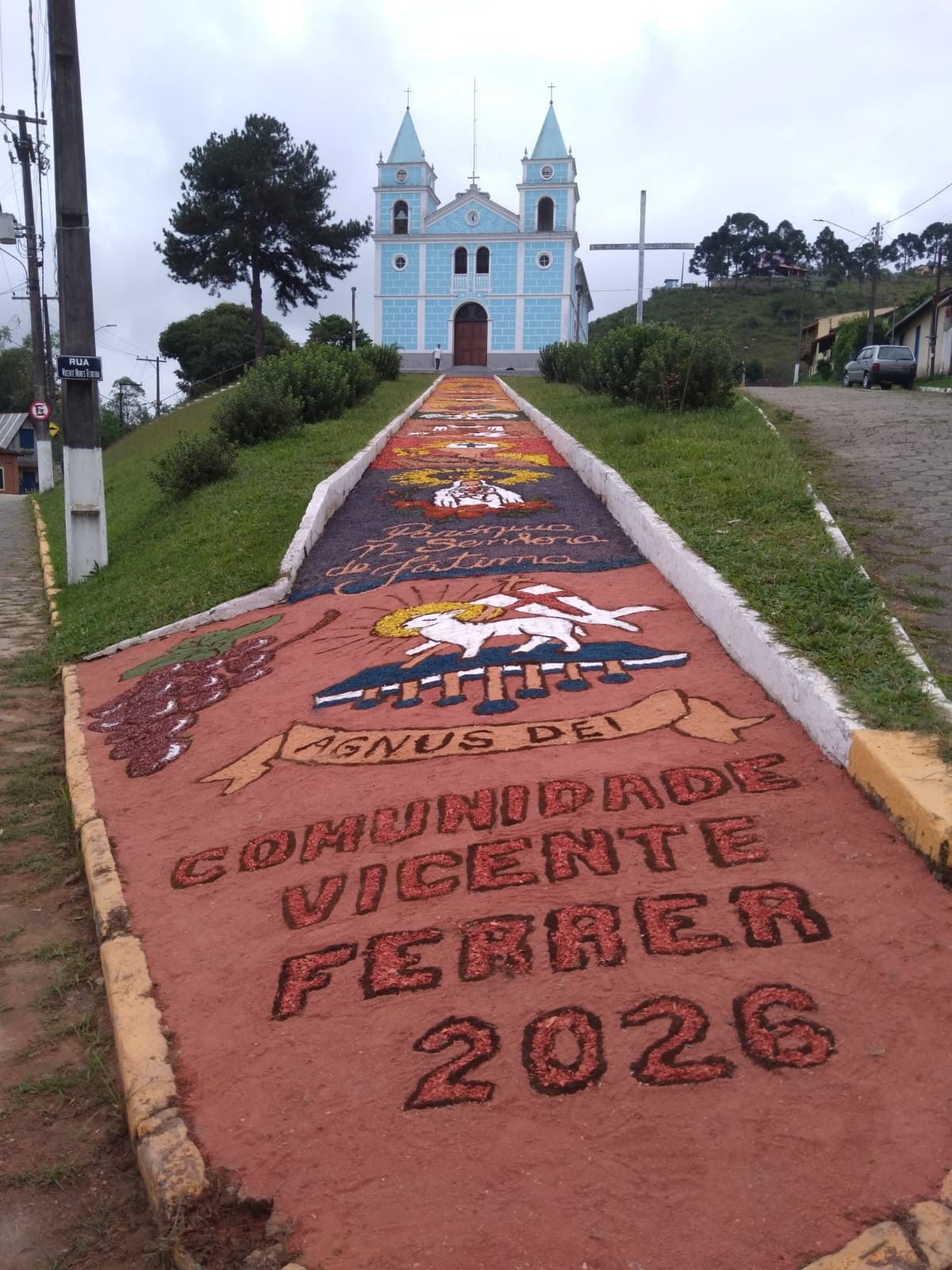 FOTOS: fé e união reuniu fiéis na montagem dos tradicionais tapetes de Corpus Christi no Sul do Estado e Costa Verde