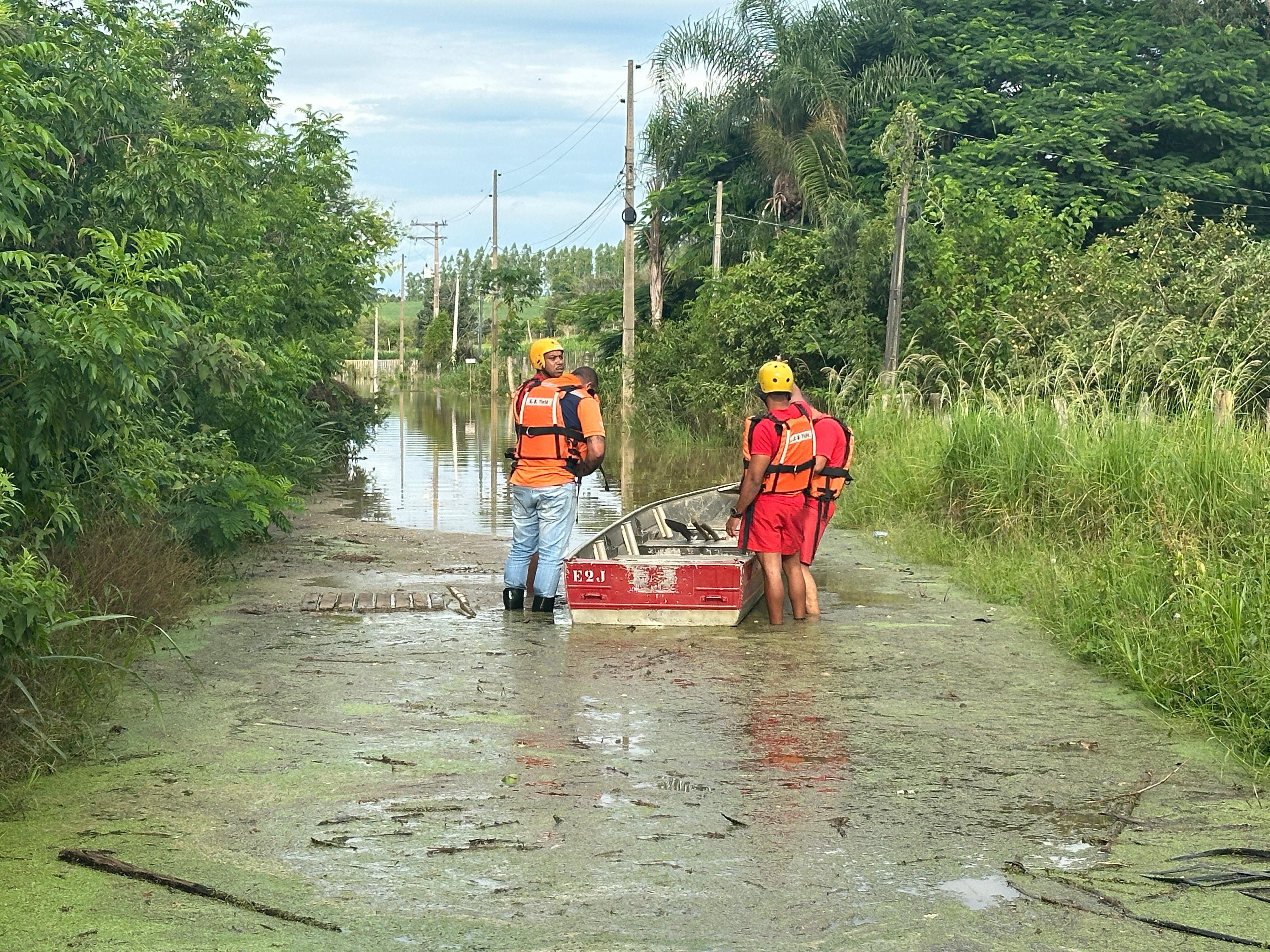 Moradores de bairros afetados pelas enchentes podem utilizar transporte emergencial em Tietê