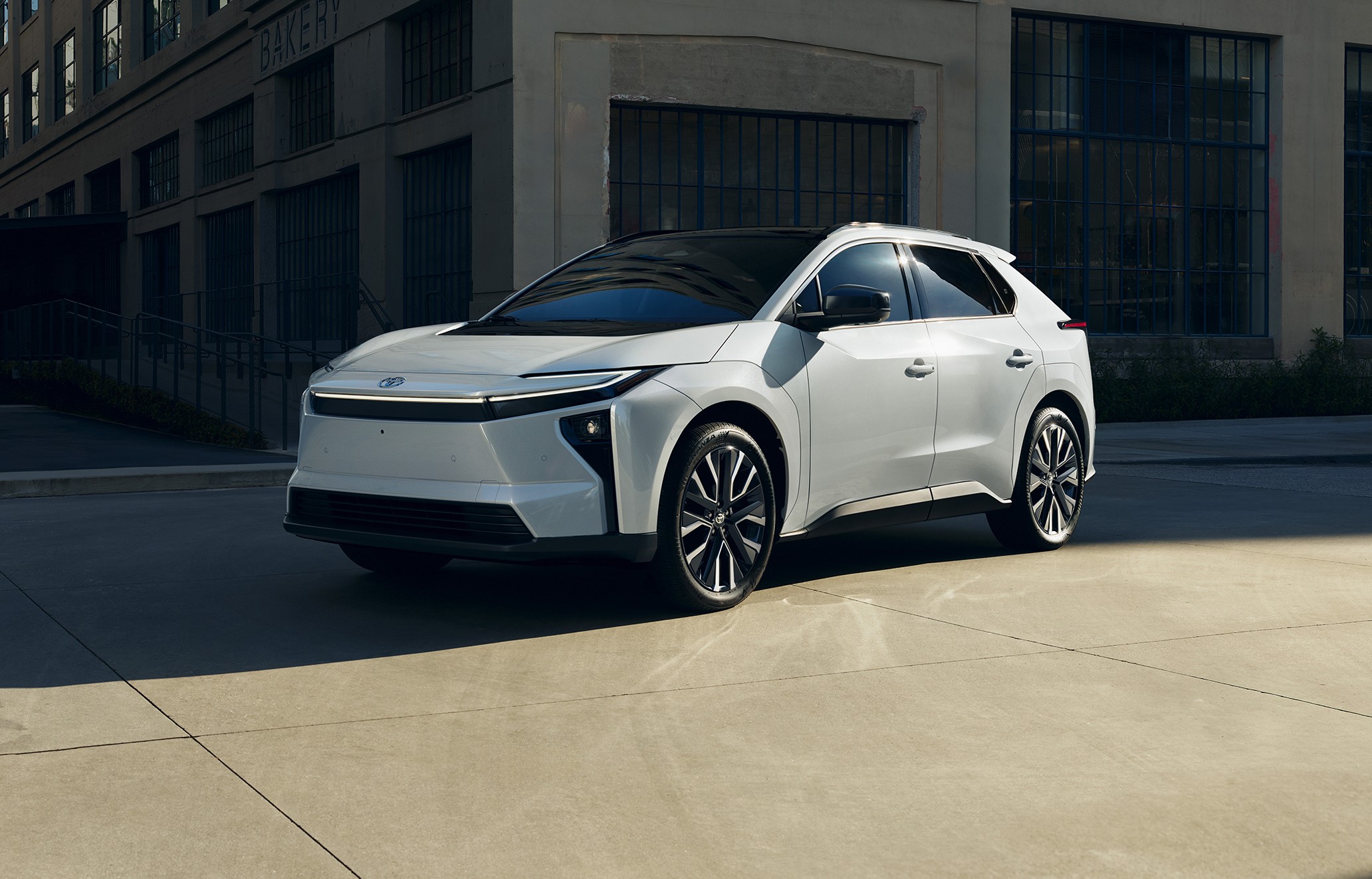 Toyota anuncia bZ4x para o Brasil, primeiro SUV elétrico da marca
