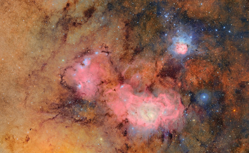 As Nebulosas Trífida e Laguna são vistas em uma imagem produzida pelo Observatório Vera C. Rubin, no Cerro Pachón, Região de Coquimbo, Chile, em 12 de junho de 2025. — Foto: RubinObs/NOIRLab/SLAC/NSF/DOE/AURA/Handout via REUTERS