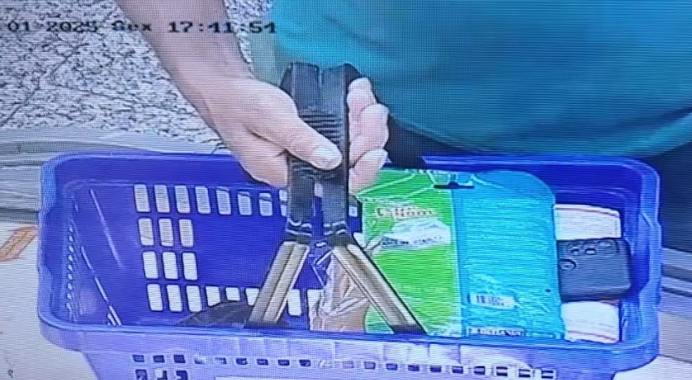 Homem é preso suspeito de filmar partes íntimas de mulheres em supermercado, em São José — Foto: Polícia Civil/Divulgação