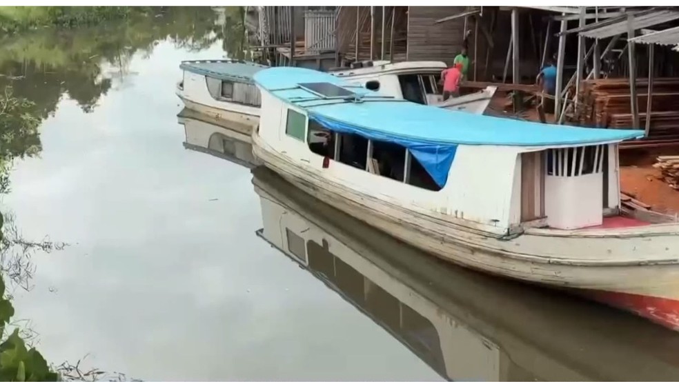 Barcos atracam diariamente na região — Foto: Rede Amazônica/Reprodução