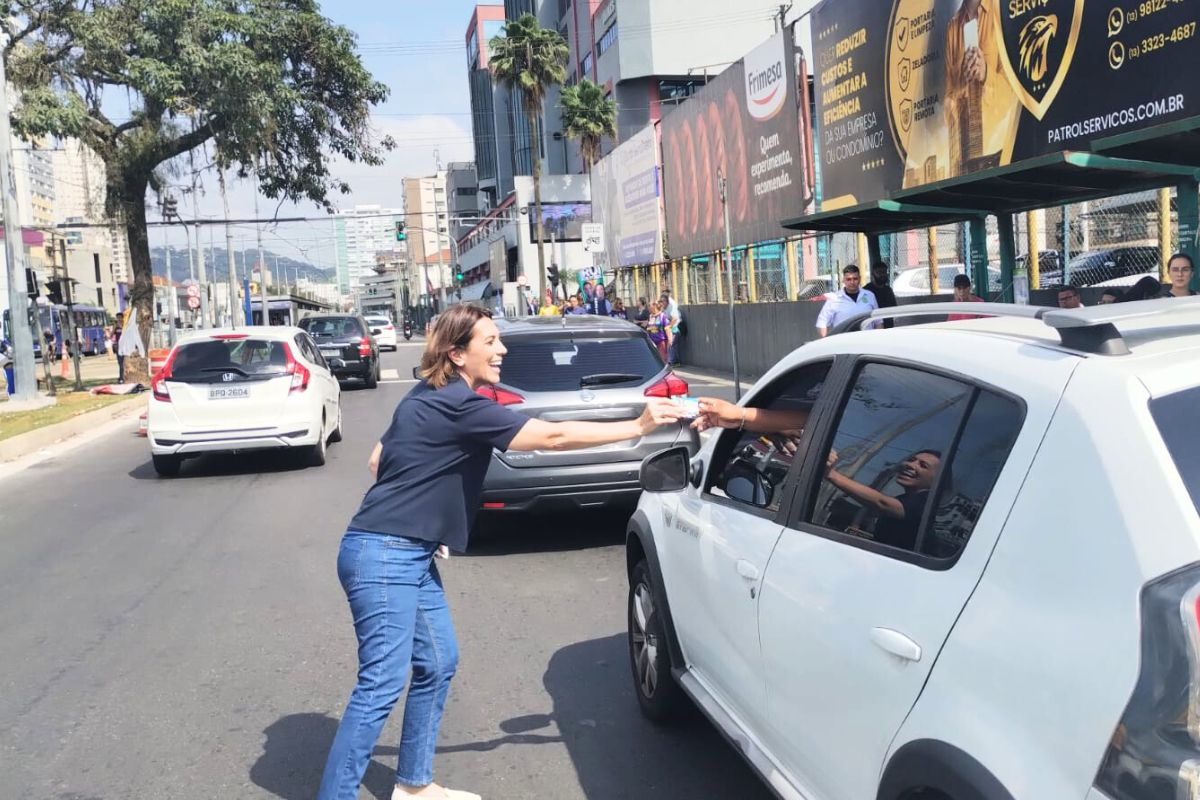 Casa de shows, sabatina, panfletagem e palestra: Veja como foi a segunda-feira dos candidatos à Prefeitura de Santos