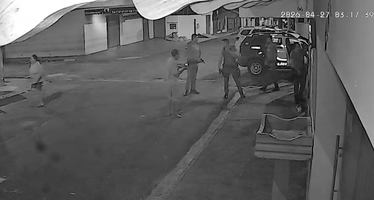 Homem é preso após atirar no rosto do irmão que dormia e mantê-lo em cárcere até chegada da PM em Ubirajara