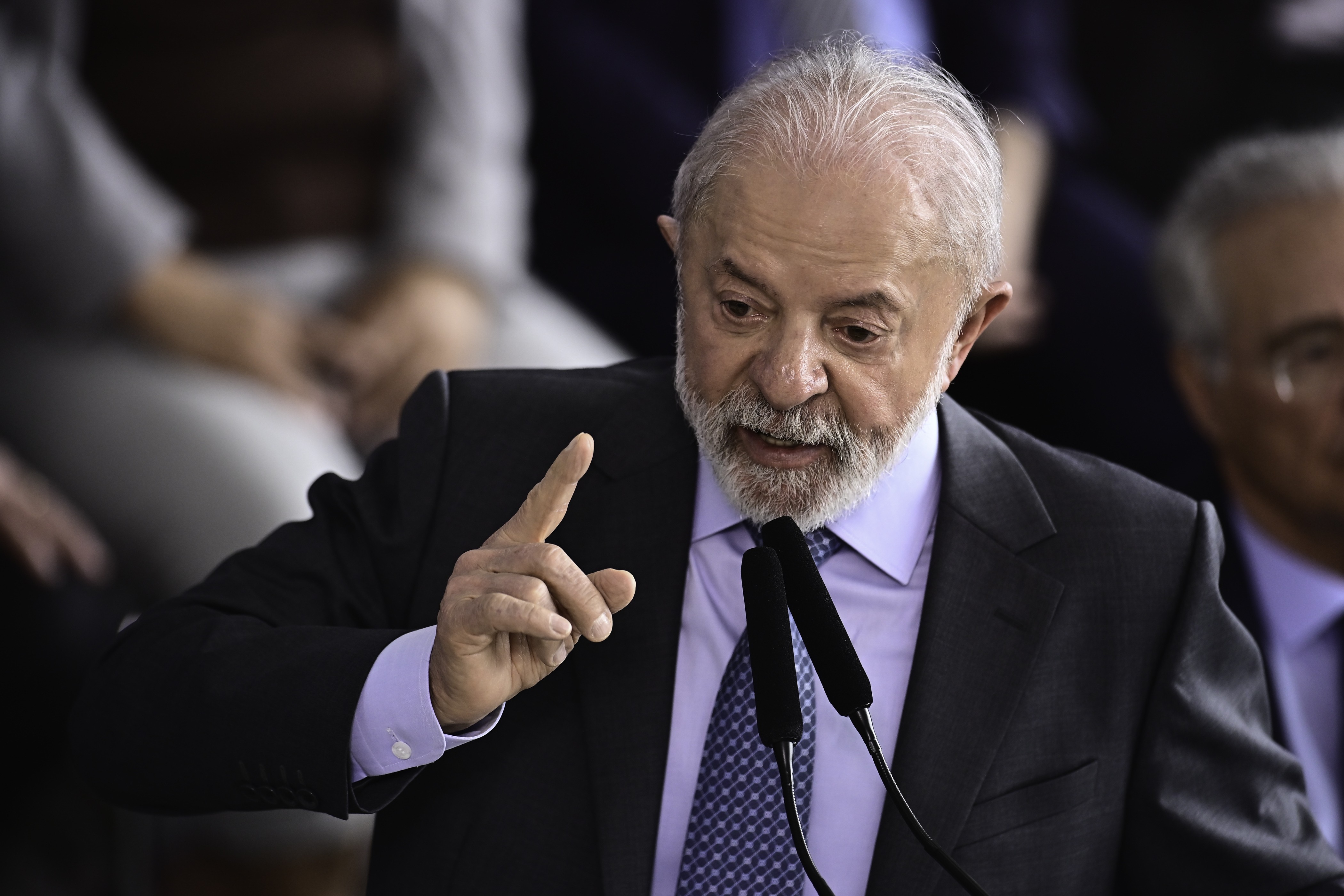 Lula envia ao Congresso MP do reajuste das forças de segurança do DF e PL de carreiras da União