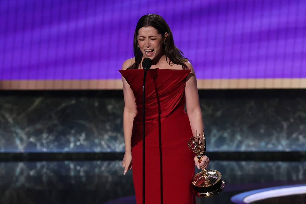 Cristin Milioti vence como melhor atriz em minissérie por 'O Pinguim' no Emmy 2025 — Foto: VALERIE MACON / AFP